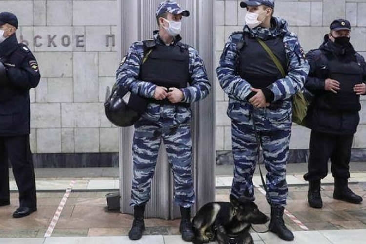 Новый закон о полиции в России: Власть людоедов занимается экстремизмом против собственного народа